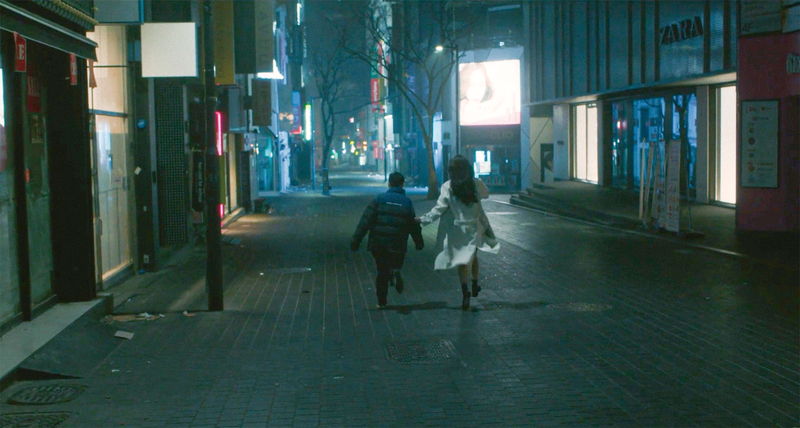 ハン・ソヒ 互いの寂しさを埋めるような深いキス クィア・ロマンスに挑戦 「12月の君へ」本編映像