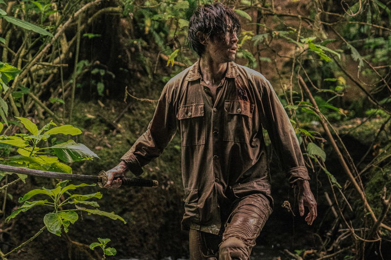 ディーン・フジオカの前に半魚人が出現　鎖でつながれたイギリス兵とサバイバル　「オラン・イカン」予告