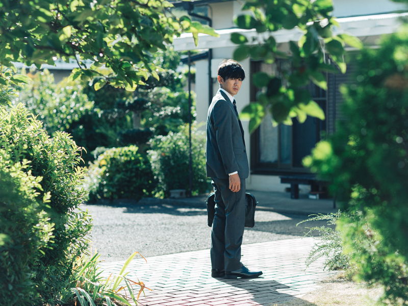 小泉孝太郎　妻への冷ややかな態度や思いつめた表情　ダークながら色気も　「愛に乱暴」場面写真