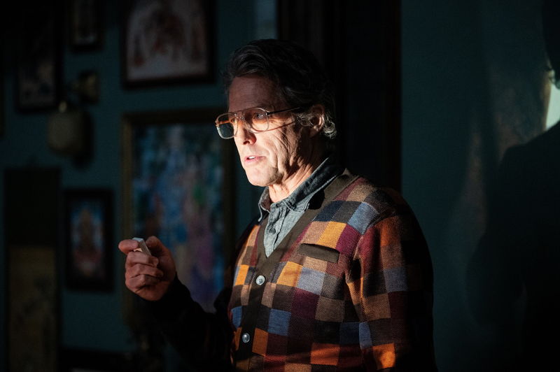 悪魔のような“カーディガンおじさん”　ヒュー・グラント演じる　「異端者の家」場面写真