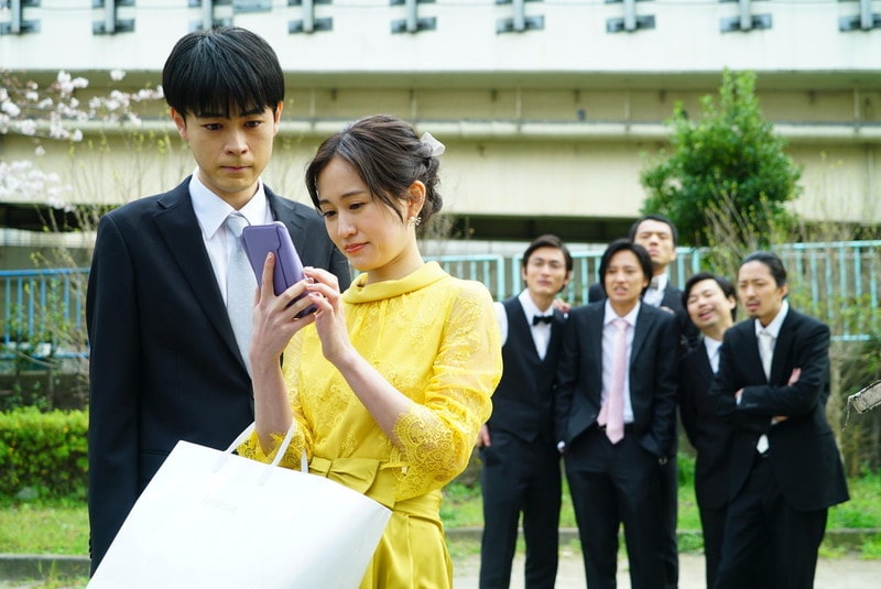 高校生から変わらない成田凌　友人の結婚式で前田敦子と再会　「くれなずめ」場面写真