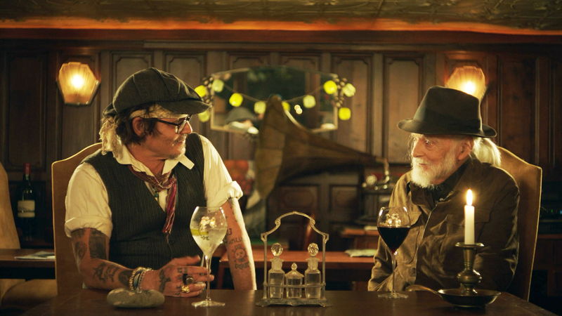 チャップリンを敬愛するジョニー・デップ　ゆかりあるロマのエピソードを語る　「チャップリン」本編映像