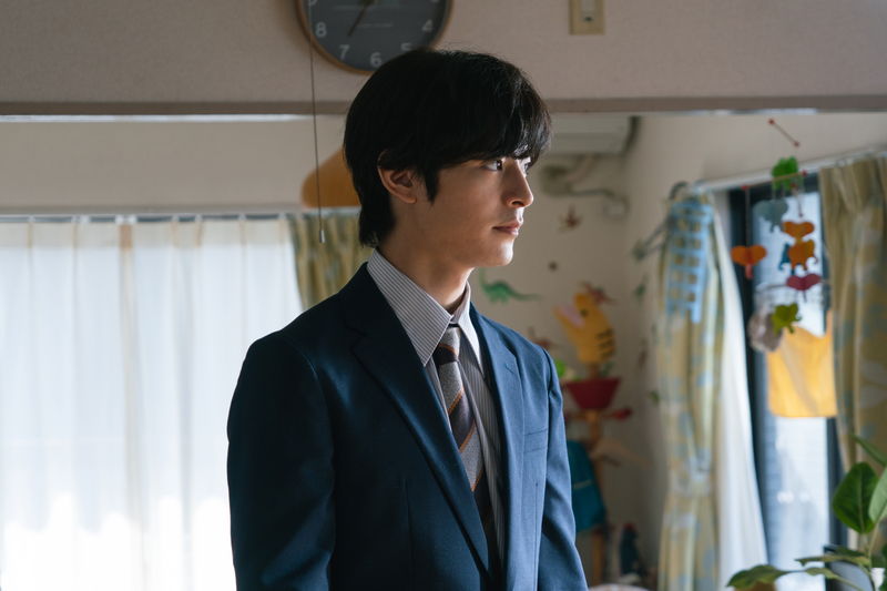 有村架純、黒木華、南沙良　密輸した金塊をかじり、笑顔で自撮り　「マジカル・シークレット・ツアー」