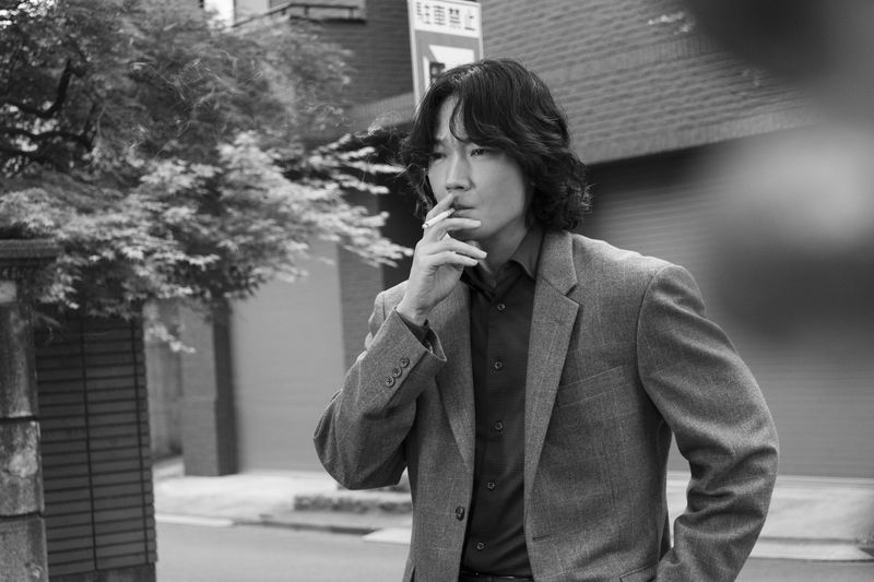 綾野剛が見せる男の色気 田中麗奈、咲耶の姿も 荒井晴彦脚本・監督「星と月は天の穴」場面写真