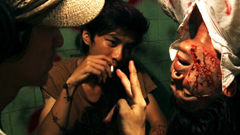切断された手をパクつこうとする無垢な笑顔の子供　ベトナム本国で上映禁止ホラー　「Kfc」場面写真