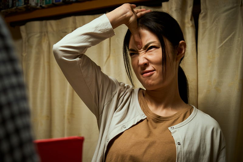 MEGUMI　どれだけ疲れて帰ってきても息子に寄り添う姿　「劇場版 それでも俺は、妻としたい」場面写真