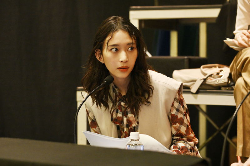 中村倫也と神木隆之介が対峙する張り詰めた瞬間　「君のクイズ」場面写真