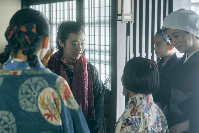 森七菜の凛とした着物姿　宮沢賢治を支えた妹役　「銀河鉄道の父」場面写真