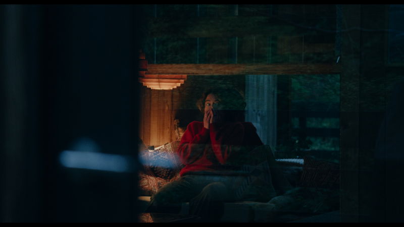 隣の山荘のゴミ捨て場に女性の遺体？　この山荘は何かがおかしい　「KEEPER／キーパー」本編映像