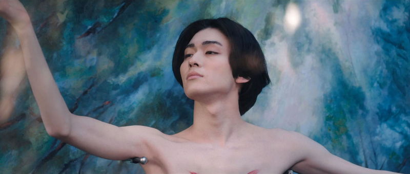 市川染五郎が美しくはかない標本に　固い表情の西島秀俊も　「人間標本」KV＆場面写真