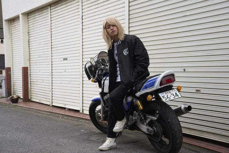倉悠貴＆醍醐虎汰朗　2ケツで飛ばす青春バイクシーン　「OUT」本編映像