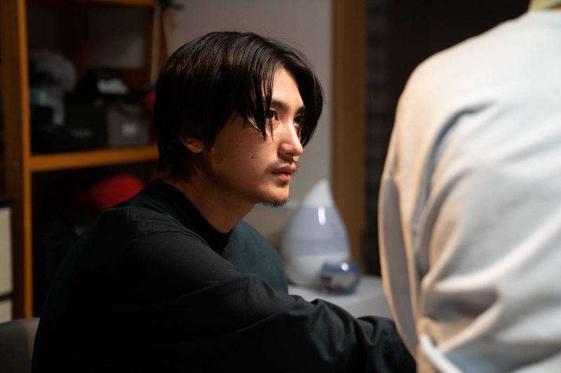 河合優実演じるカナが惹かれた男と捨てた男　金子大地と寛一郎演じる　「ナミビアの砂漠」場面写真