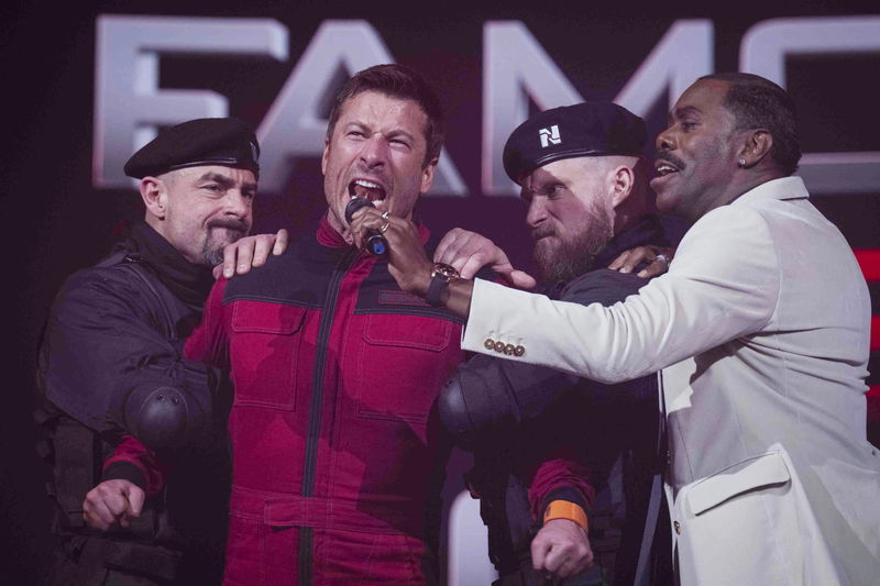 シュワルツェネッガーが描かれた奇妙な紙幣も　人生一発逆転のデスゲーム　「ランニング・マン」場面写真