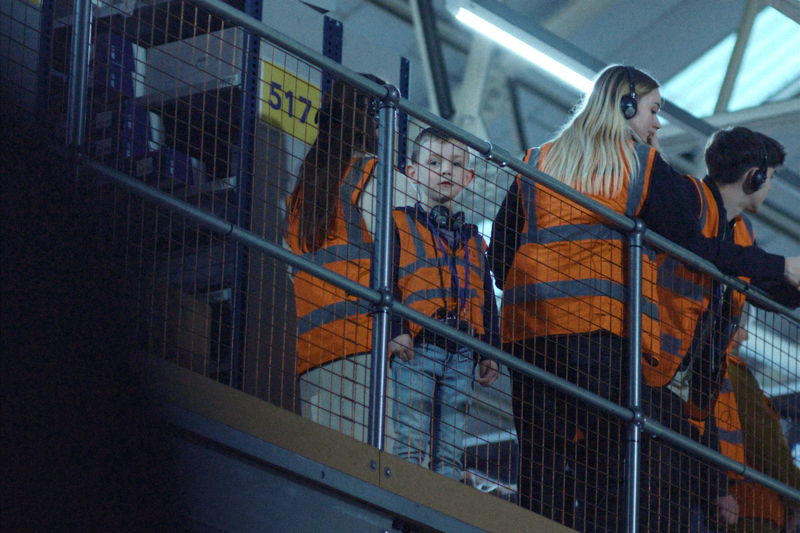 巨大物流センターで働く女性の日常　現代社会が抱える孤独と分断　「オーロラの涙」公開決定