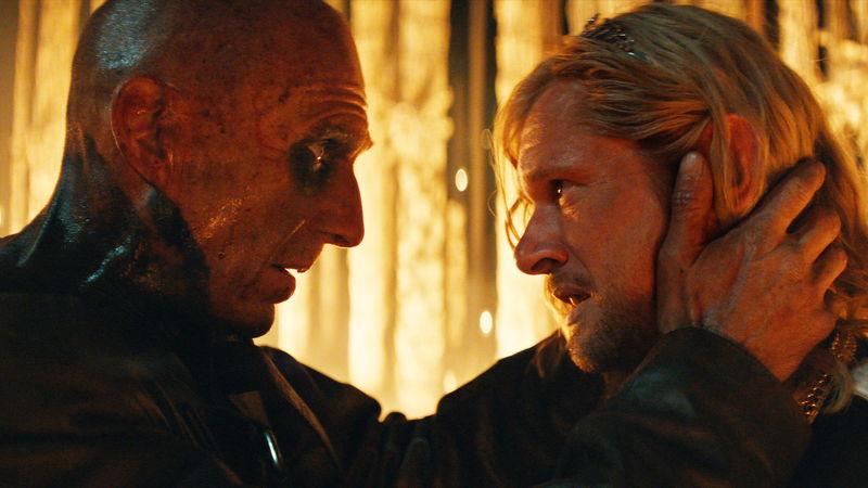 感染者の治療に励む医師VSカルト集団の教祖　人類の狂気はどこまで続くのか？　『28年後... 白骨の神殿』