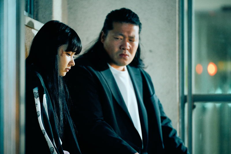 ジャンピングキックに金属バットで殴打　少年の狂気的な暴力と対峙する大人たち　「四月の余白」場面写真