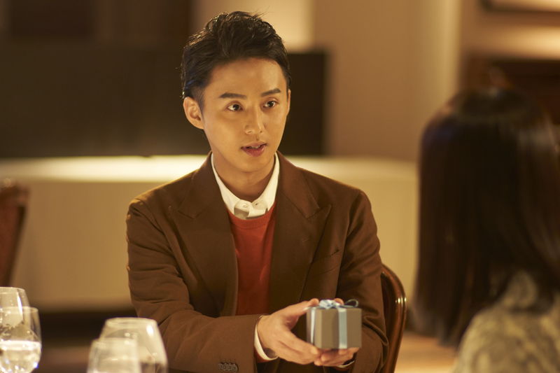 藤ヶ谷太輔が奈緒にプロポーズをする姿　絶対に演じたかった架役　「傲慢と善良」場面写真