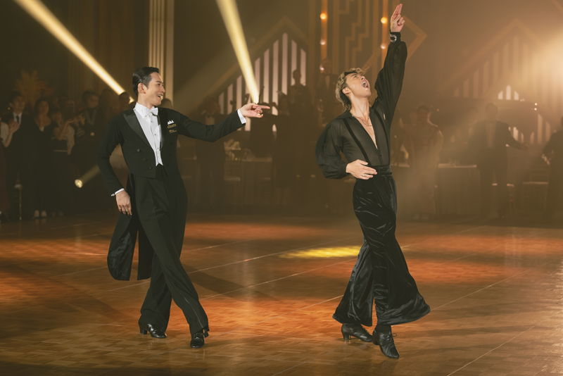 竹内涼真が魅せるラテンダンス　町田啓太のボールルームダンス　情熱ほとばしる2人　「10DANCE」場面写真