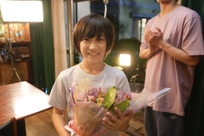 畑芽育、作間龍斗、那須雄登、織山尚大、内田煌音　クランクアップで笑顔　「うちの弟どもがすみません」