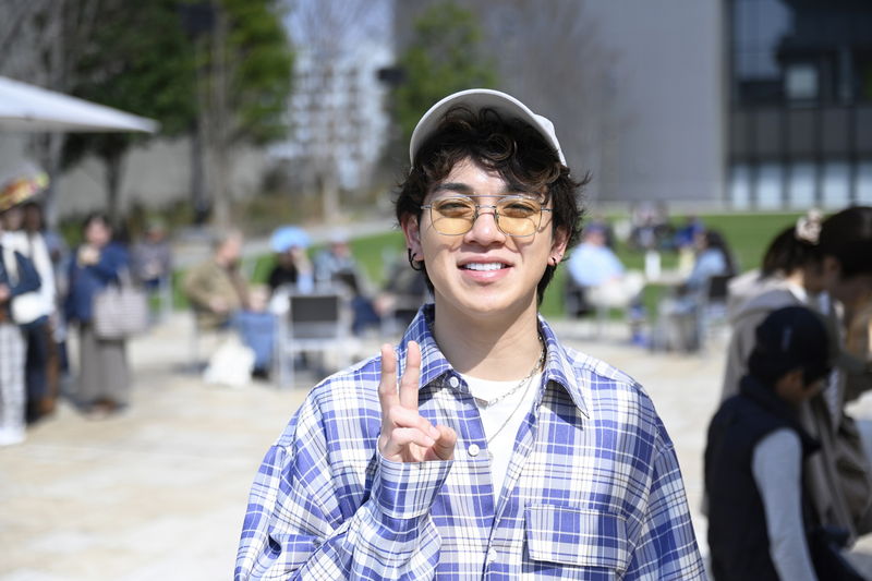 福士蒼汰が撮影のオフショット　楓の葉を手にする福原遥　屈託のない笑顔の宮沢氷魚　映画「楓」