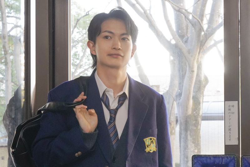 宮世琉弥が”ウラオモテ王子”に　ミステリアスな西村拓哉　「恋わずらいのエリー」場面写真
