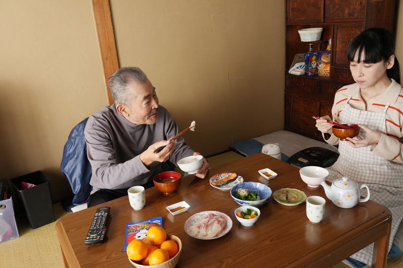娘の恋人に会おうとしない藤竜也　麻生久美子と親子ゲンカ　「高野豆腐店の春」本編映像
