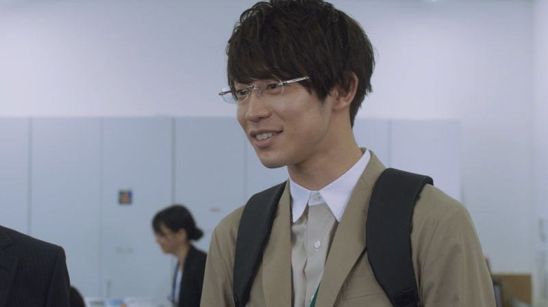 シンガーソングライター・川崎鷹也　演技初披露　女性社員の前でさわやかあいさつ　「魔女の香水」本編映像