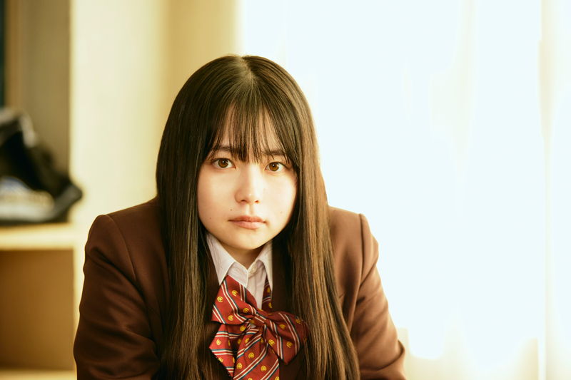 ピエール瀧「ヤーーーーッ！！」の号令　異様な人間ピラミッド　圧倒される山田杏奈　「NEW GROUP」特報