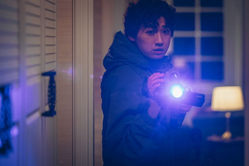 マ・ドンソク、拳で悪魔と戦う会社社長に　サンドバックに向かう姿も　「悪魔祓い株式会社」場面写真