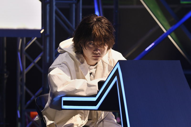 中村倫也と神木隆之介が対峙する張り詰めた瞬間　「君のクイズ」場面写真