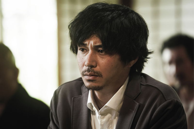 窪塚洋介　法螺貝に導かれて山をのぼる　駅のホームで血まみれの松田龍平も　「次元を超える」キャラ動画