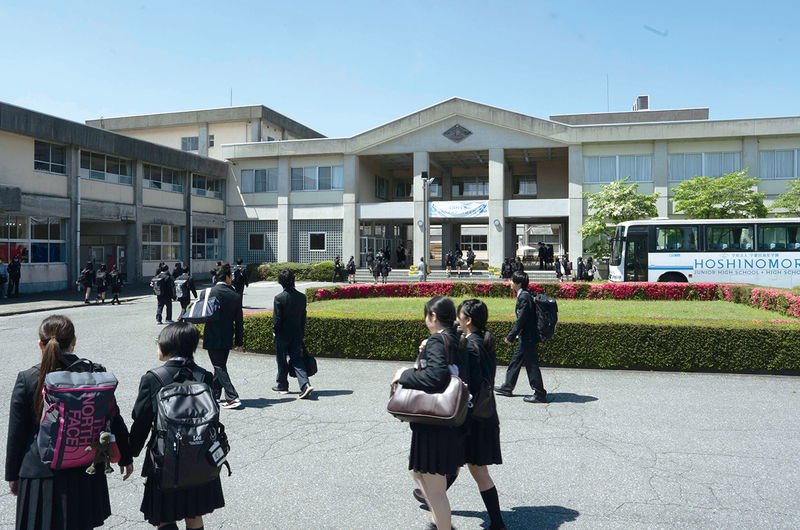 鈴木愛理　布団にくるまる“子供部屋おばさん”姿も　「ただいまって言える場所」ビジュアル