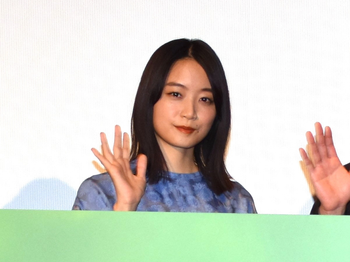 深川麻衣　先輩役者との撮影は「幸せで、ぜいたくで、豊かな時間」　「おもいで写眞」でカメラマン役