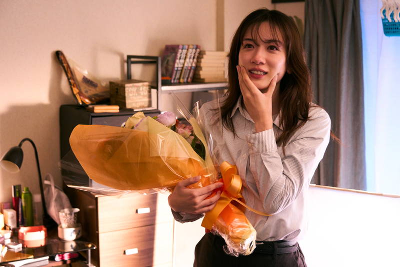 永野芽郁、クランクアップで大粒の涙　共演の奈緒に感謝　「マイ・ブロークン・マリコ」クランクアップ映像