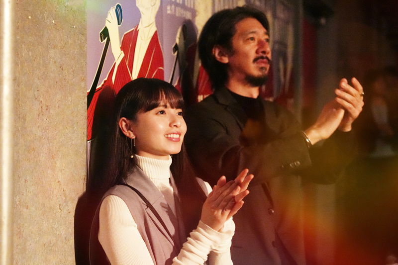 寺尾聰が認知症に侵されながらユーモアたっぷりな笑顔　支える松坂桃李　「父と僕の終わらない歌」場面写真
