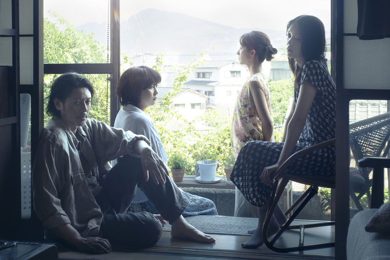 質問に、オダギリジョー、髙石あかり、松たか子、満島ひかりらが○×で回答　「夏の砂の上」映像