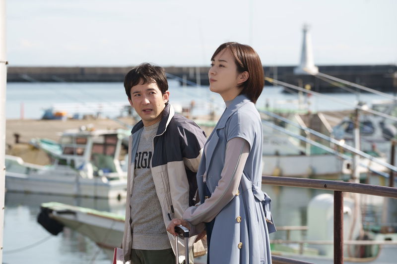 比嘉愛未＆三浦翔平が見どころを語る　家族の大騒動と成年後見制度の問題描く　「親のお金は誰のもの」映像