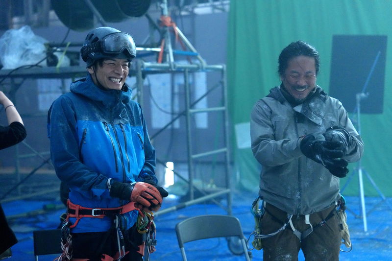 生田斗真、ヤン・イクチュン、奈緒が笑顔　緊張が解けた姿　「告白 コンフェッション」メイキング写真