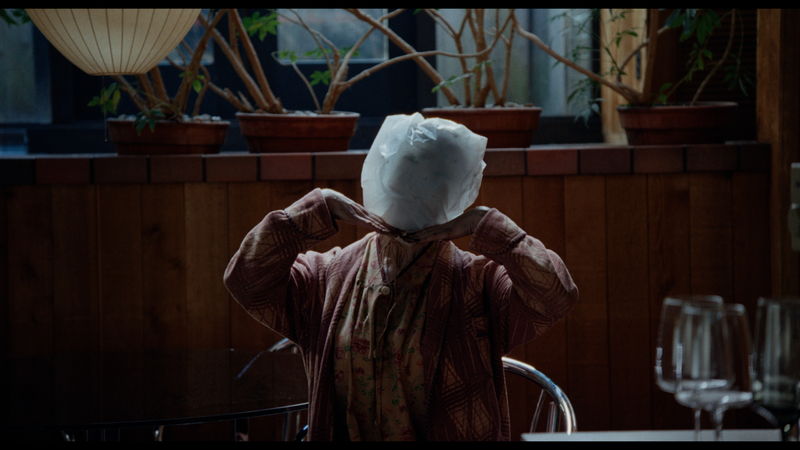 隣の山荘のゴミ捨て場に女性の遺体？　この山荘は何かがおかしい　「KEEPER／キーパー」本編映像