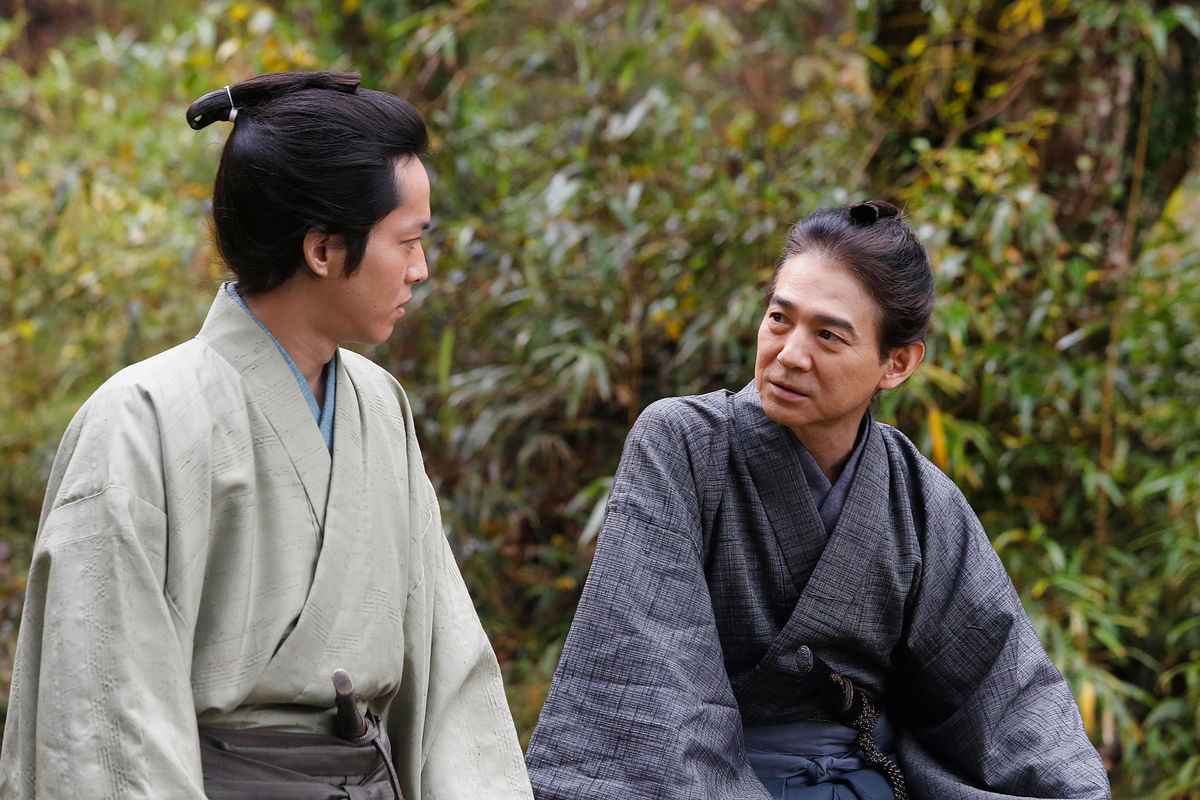 松坂桃李が絶対に諦めない志を秘めた姿　優しいまなざしの芳根京子　「雪の花」ビジュアル