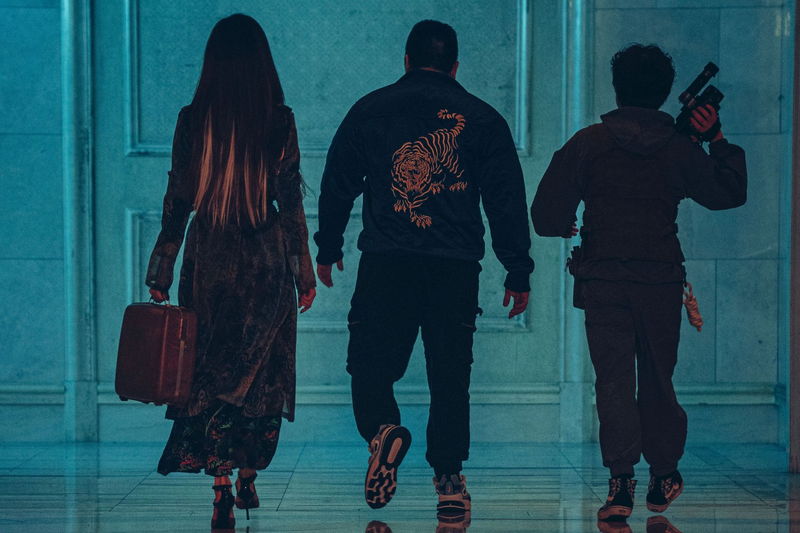 マ・ドンソク、拳で悪魔と戦う会社社長に　サンドバックに向かう姿も　「悪魔祓い株式会社」場面写真