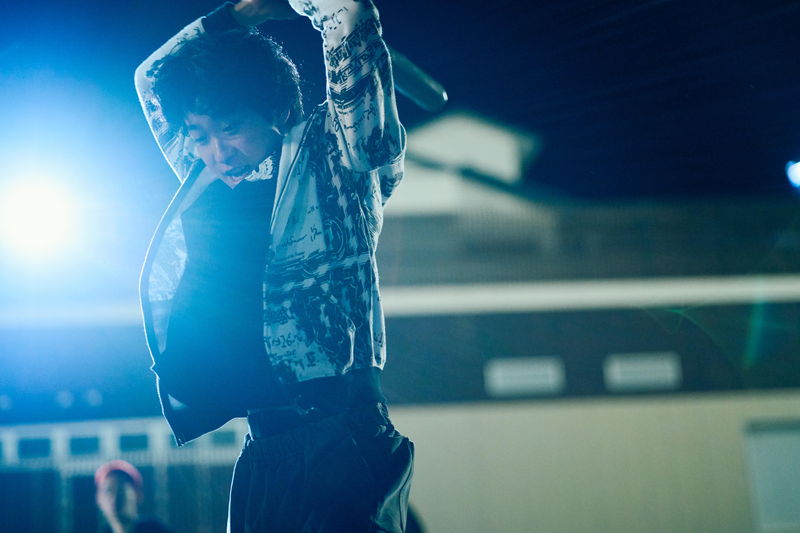 ジャンピングキックに金属バットで殴打　少年の狂気的な暴力と対峙する大人たち　「四月の余白」場面写真