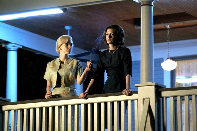 アン・ハサウェイ&ジェシカ・チャステイン 互いへの疑念・妄想が暴走する隣人に 「隣人たち」公開決定