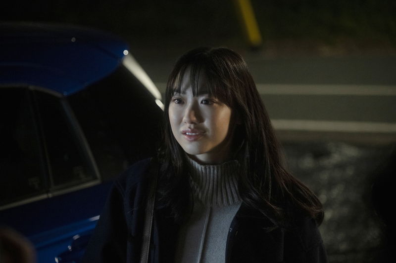 阿部寛、芦田愛菜、藤原大祐、長尾謙杜　怪しさ満点の姿　「俺ではない炎上」場面写真