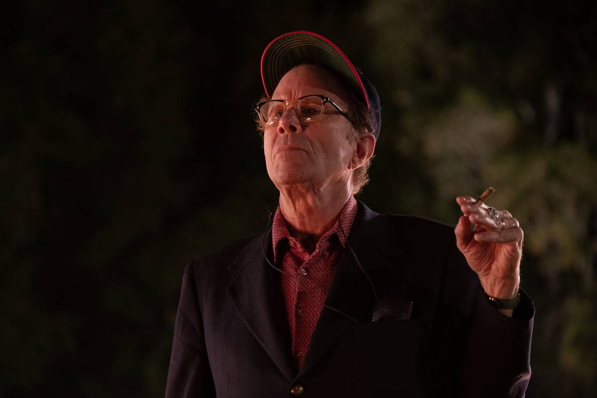 ショーン・ペン ウィリアム・ホールデンがモデルの二枚目スターに 「リコリス•ピザ」場面写真