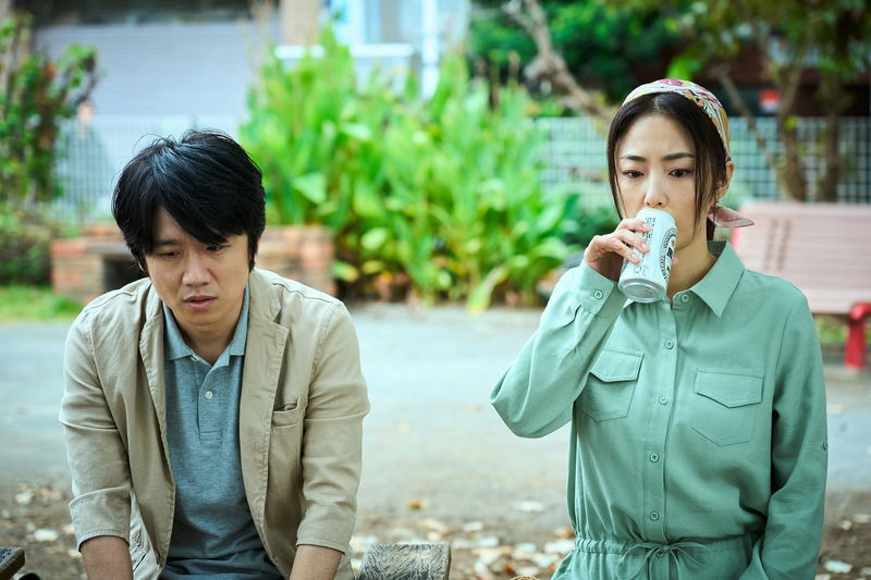 MEGUMI　どれだけ疲れて帰ってきても息子に寄り添う姿　「劇場版 それでも俺は、妻としたい」場面写真