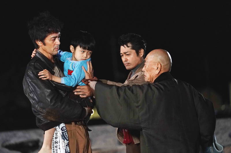 阿部寛　愛する妻の死を受け入れ、息子と生きてゆく決心の涙　「とんび」本編映像