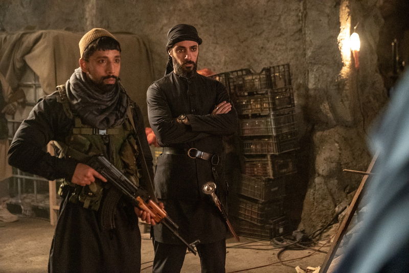 エヴァ・グリーン 鋭い眼光で銃を構える殺気に満ちた姿 「ダーティ・エンジェルズ」場面写真