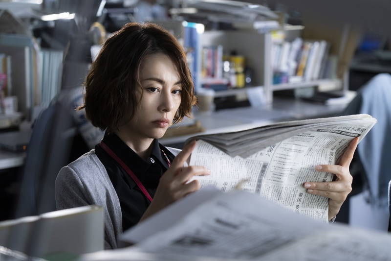 米倉涼子　強い女性のイメージを突き破るキャラクター演じる　「新聞記者」場面写真公開