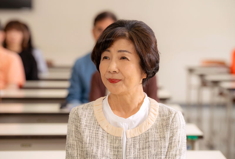 孫＝安藤拓磨と祖母＝市毛良枝の見せる温かな瞬間　「富士山と、コーヒーと、しあわせの数式」場面写真